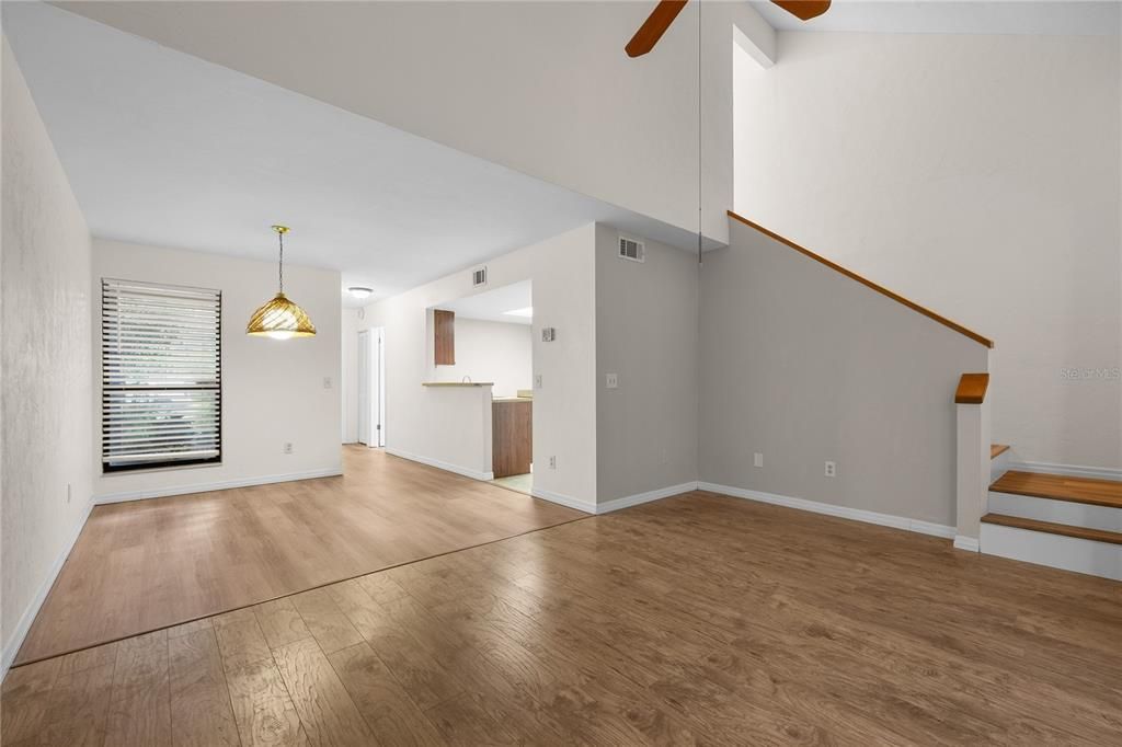 Active With Contract: $215,000 (2 beds, 2 baths, 1225 Square Feet)