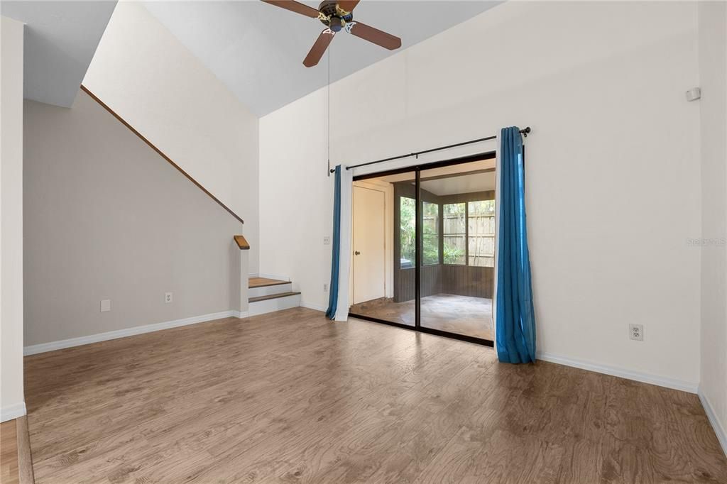 Active With Contract: $215,000 (2 beds, 2 baths, 1225 Square Feet)