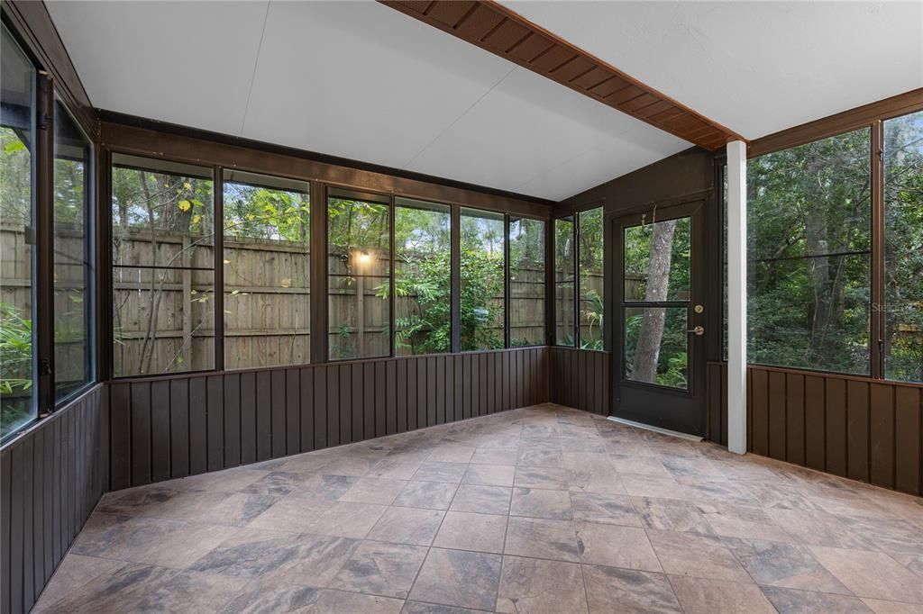 Active With Contract: $215,000 (2 beds, 2 baths, 1225 Square Feet)