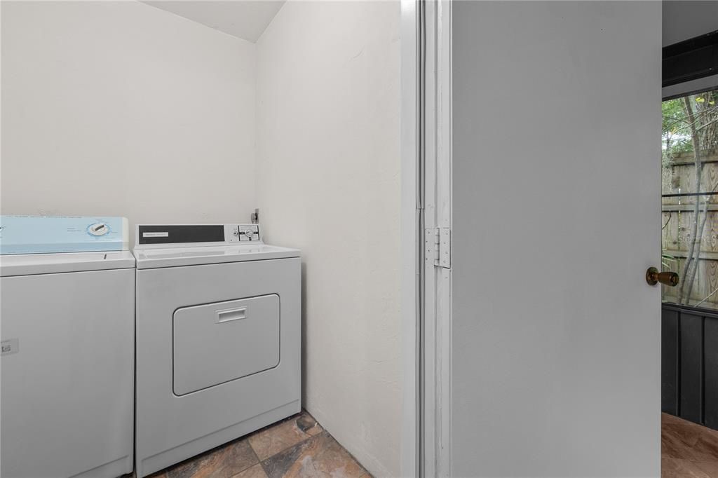 Active With Contract: $215,000 (2 beds, 2 baths, 1225 Square Feet)