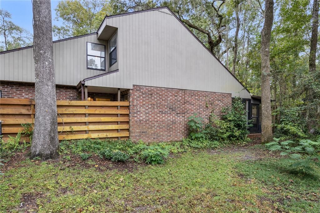 Active With Contract: $215,000 (2 beds, 2 baths, 1225 Square Feet)