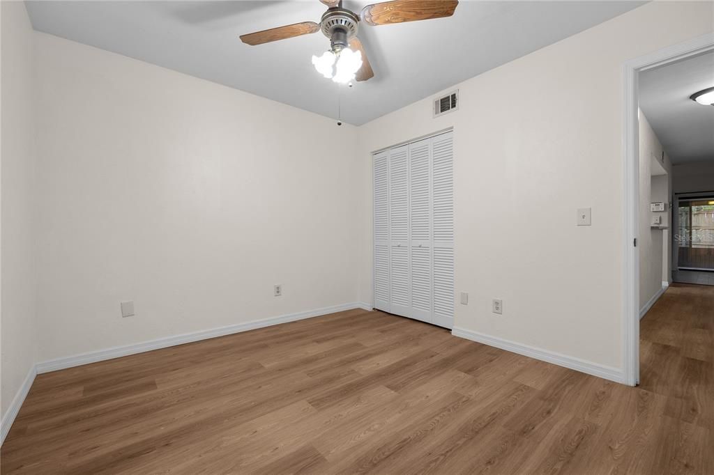 Active With Contract: $215,000 (2 beds, 2 baths, 1225 Square Feet)