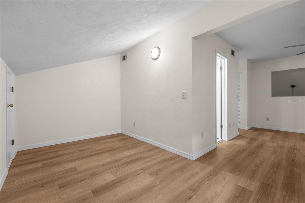 Active With Contract: $215,000 (2 beds, 2 baths, 1225 Square Feet)