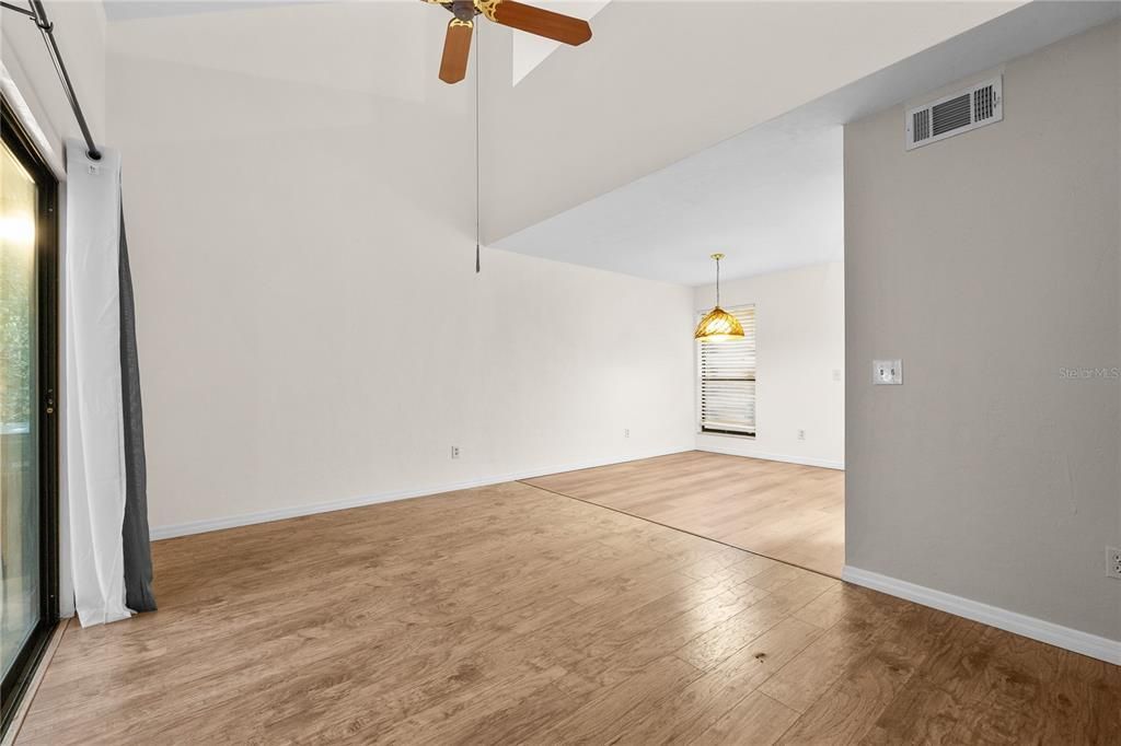 Active With Contract: $215,000 (2 beds, 2 baths, 1225 Square Feet)