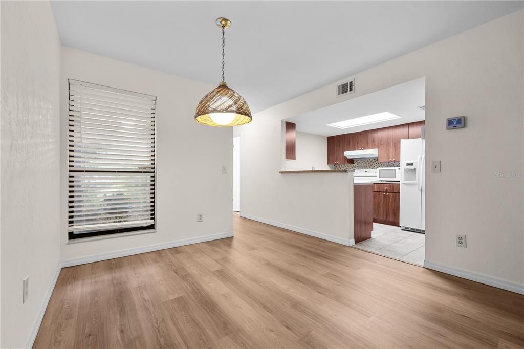 Active With Contract: $215,000 (2 beds, 2 baths, 1225 Square Feet)