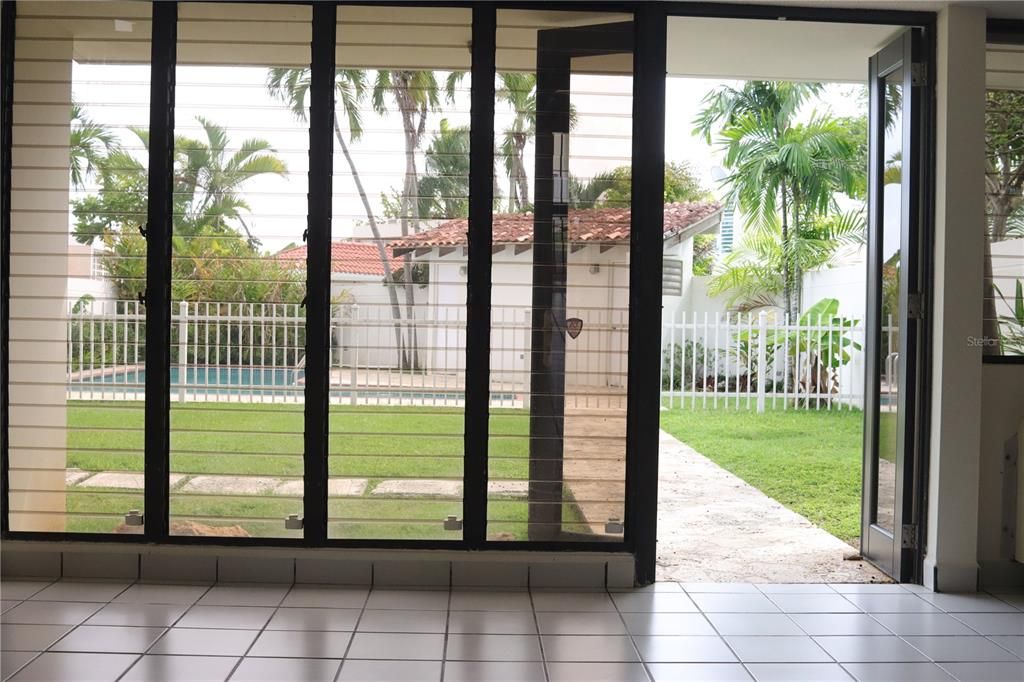 En Venta: $975,000 (4 camas, 4 baños, 2500 Pies cuadrados)