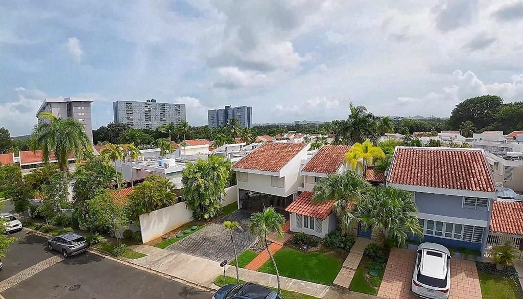 En Venta: $975,000 (4 camas, 4 baños, 2500 Pies cuadrados)