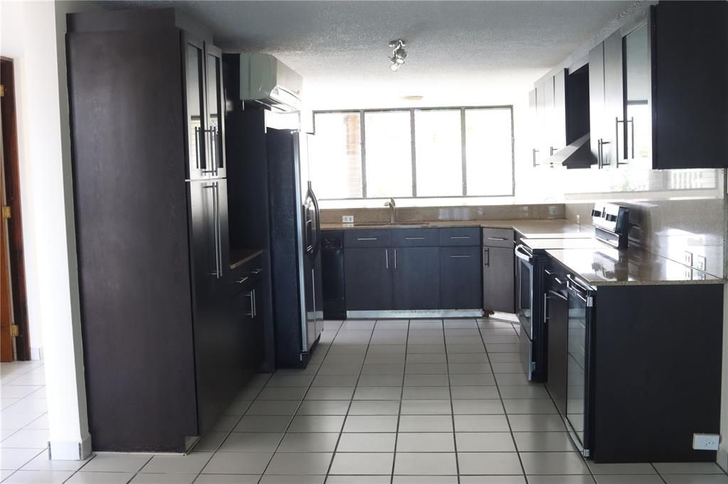 En Venta: $975,000 (4 camas, 4 baños, 2500 Pies cuadrados)