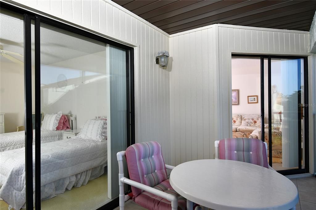 Под контрактом: $179,000 (2 спален, 2 ванн, 1177 Квадратных фут)