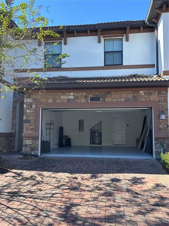 For Rent: $2,250 (3 beds, 2 baths, 1912 Square Feet)