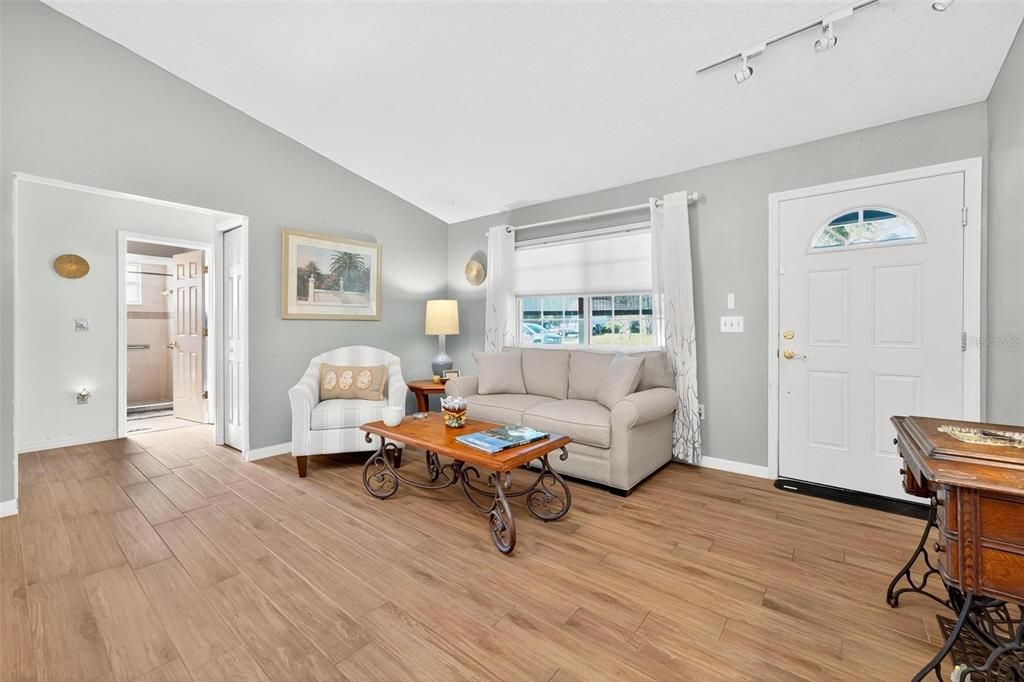 For Sale: $294,900 (3 beds, 2 baths, 1362 Square Feet)