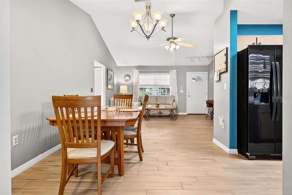 For Sale: $294,900 (3 beds, 2 baths, 1362 Square Feet)