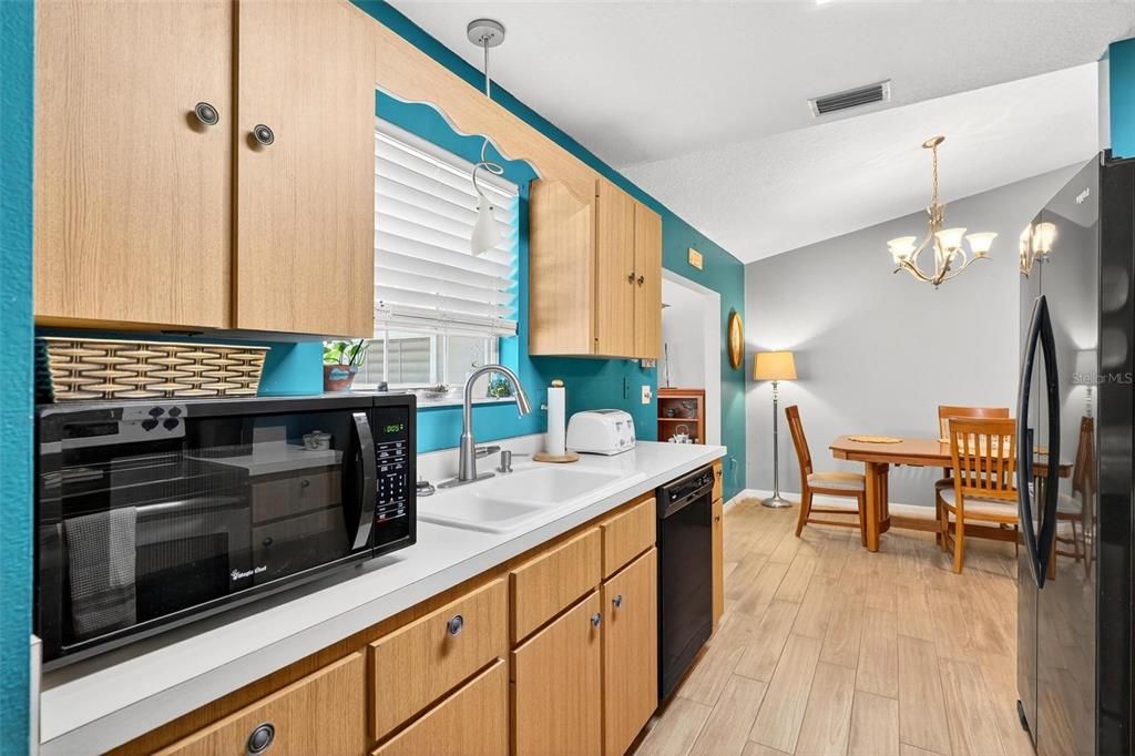 For Sale: $294,900 (3 beds, 2 baths, 1362 Square Feet)