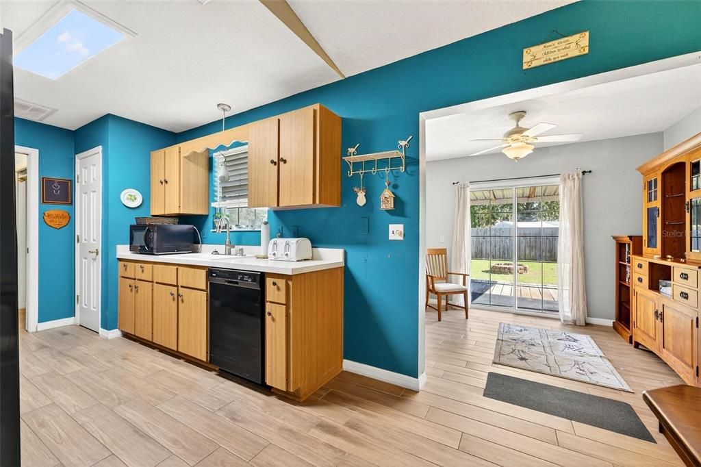 For Sale: $294,900 (3 beds, 2 baths, 1362 Square Feet)