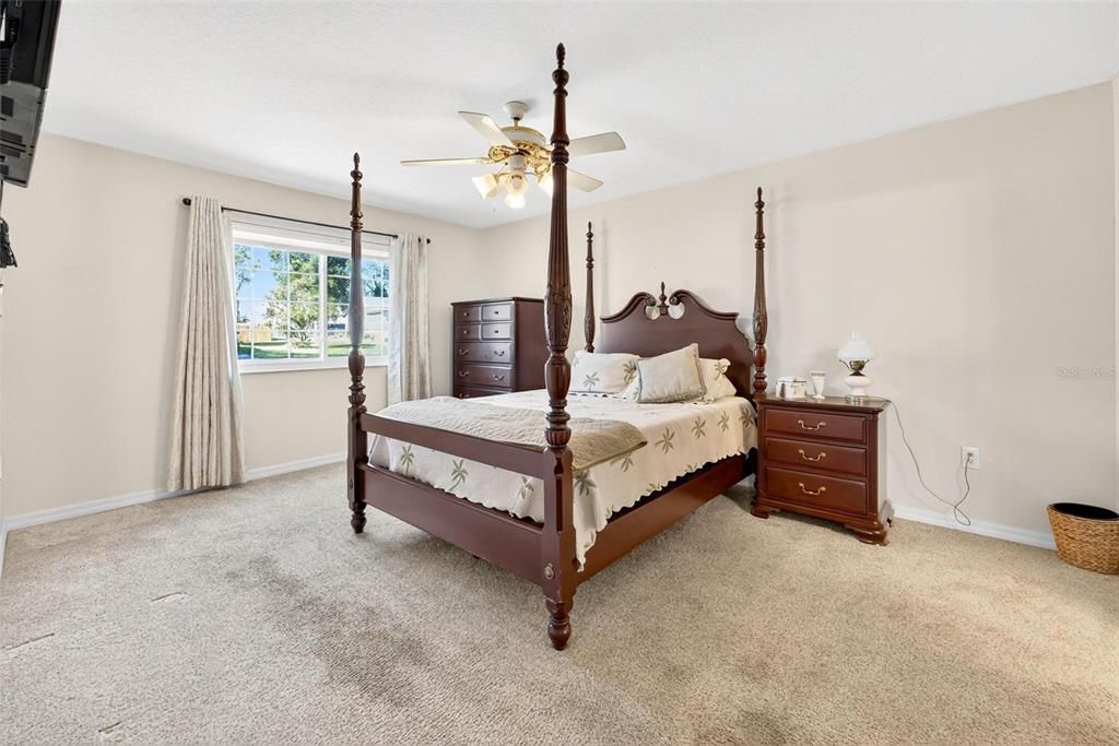 For Sale: $294,900 (3 beds, 2 baths, 1362 Square Feet)