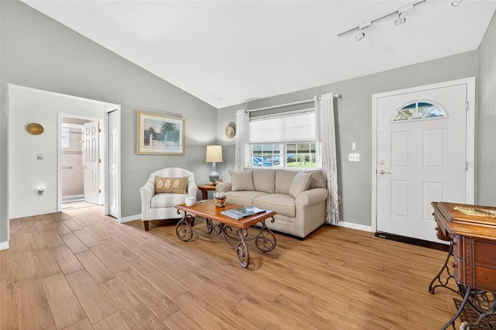 For Sale: $294,900 (3 beds, 2 baths, 1362 Square Feet)