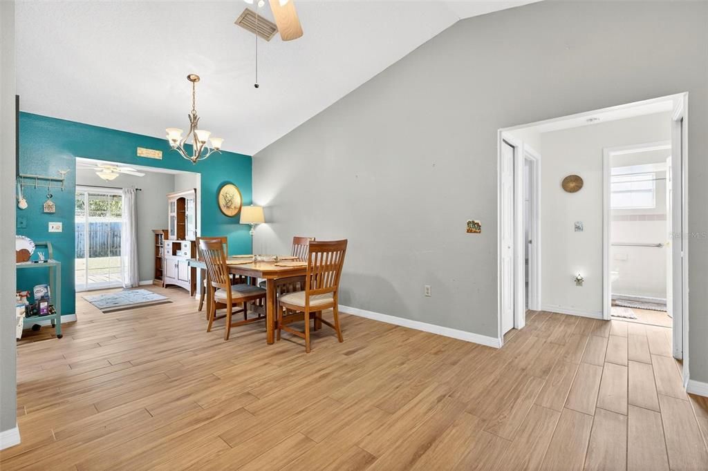 For Sale: $294,900 (3 beds, 2 baths, 1362 Square Feet)