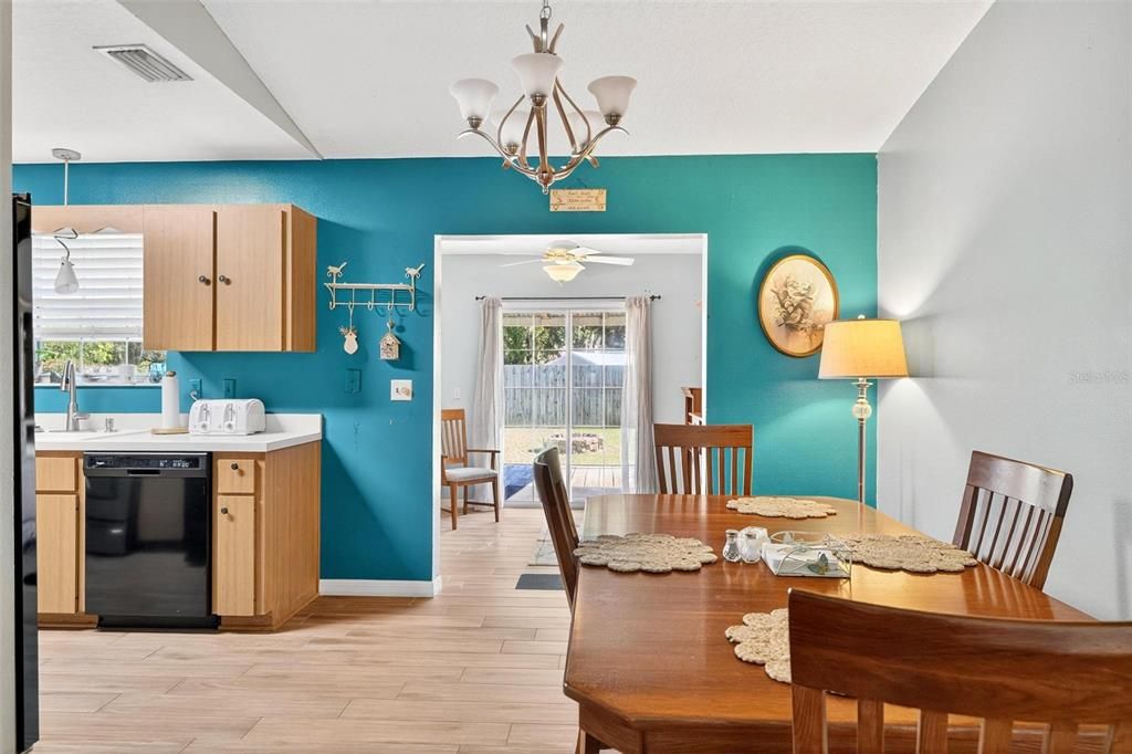 For Sale: $294,900 (3 beds, 2 baths, 1362 Square Feet)