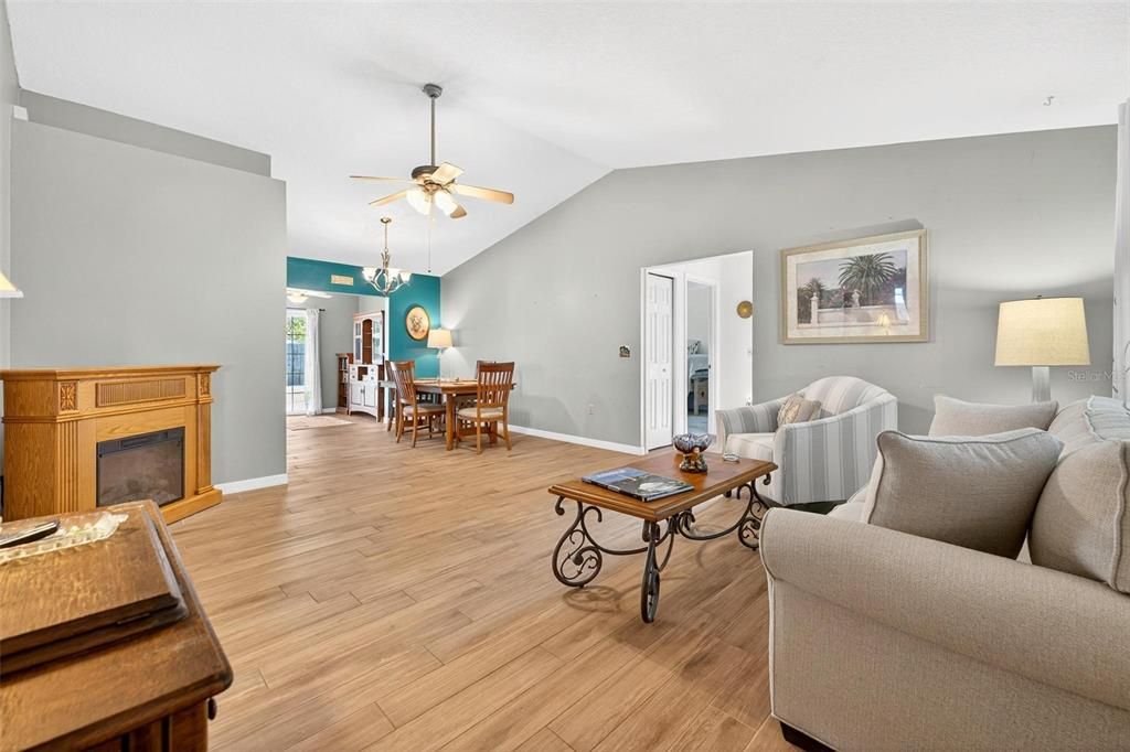 For Sale: $294,900 (3 beds, 2 baths, 1362 Square Feet)