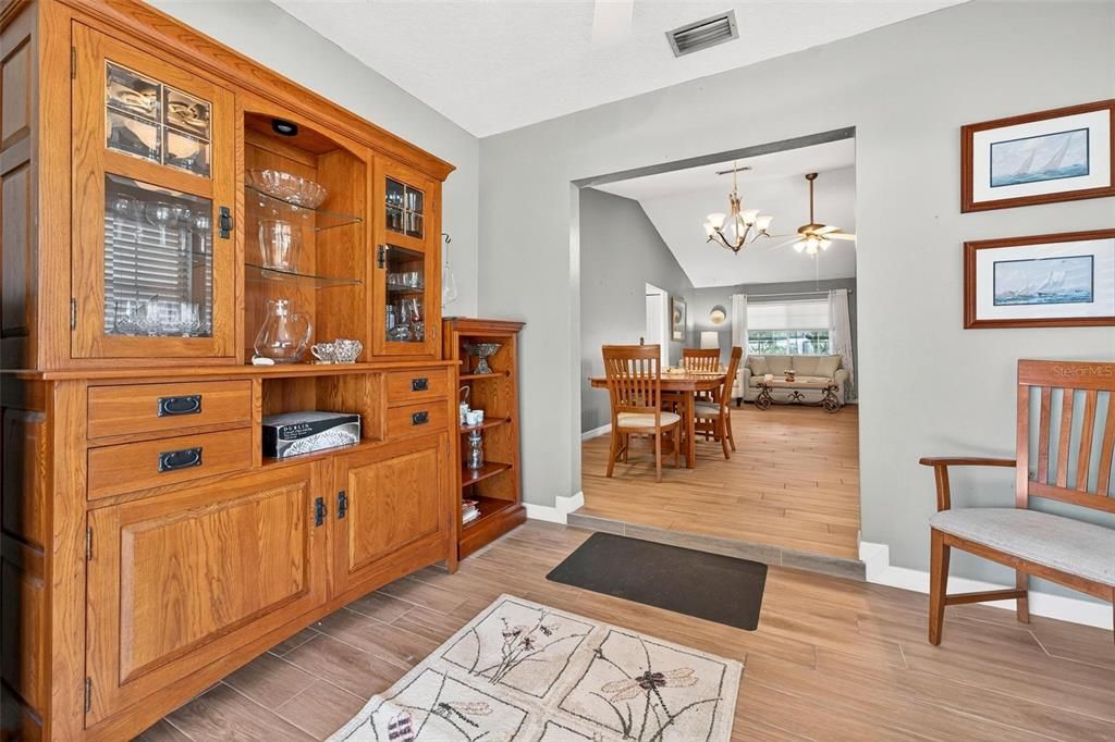 For Sale: $294,900 (3 beds, 2 baths, 1362 Square Feet)