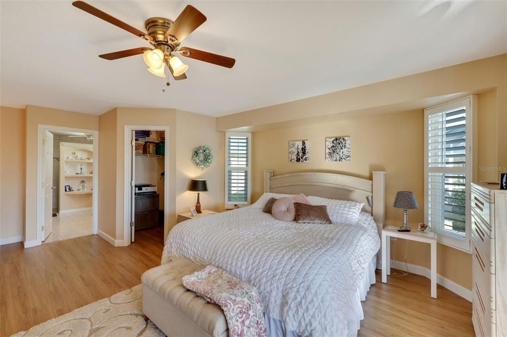 Под контрактом: $700,000 (3 спален, 3 ванн, 2059 Квадратных фут)