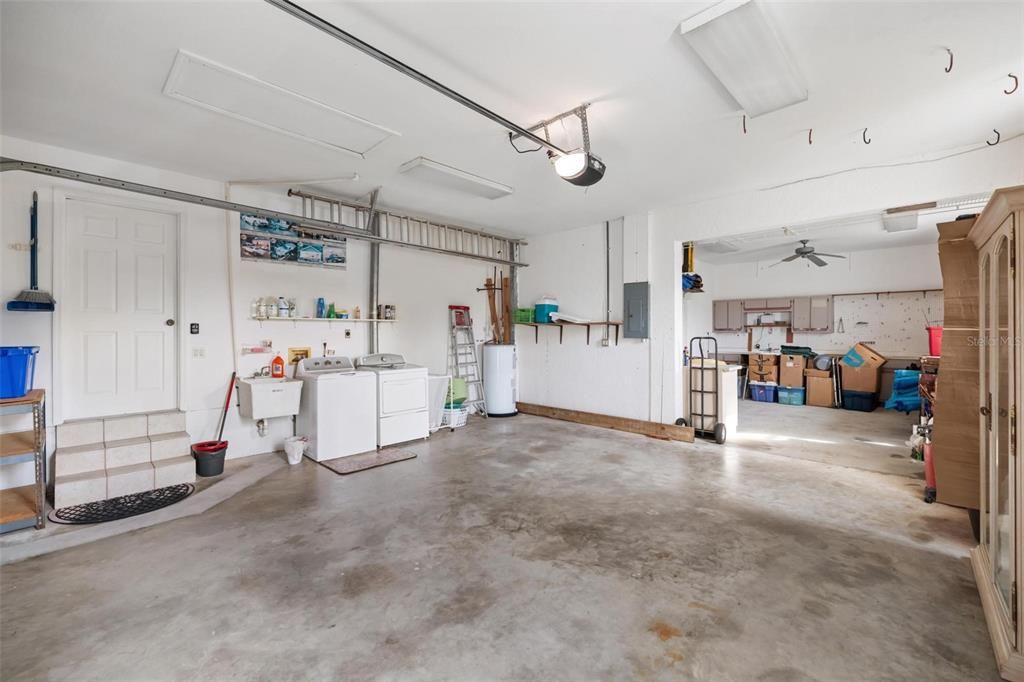 Под контрактом: $700,000 (3 спален, 3 ванн, 2059 Квадратных фут)