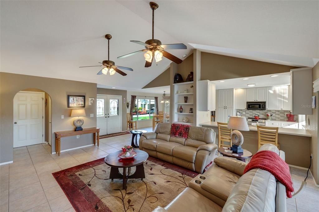 Под контрактом: $700,000 (3 спален, 3 ванн, 2059 Квадратных фут)