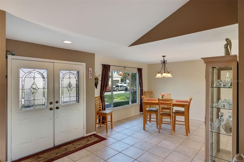 Под контрактом: $700,000 (3 спален, 3 ванн, 2059 Квадратных фут)