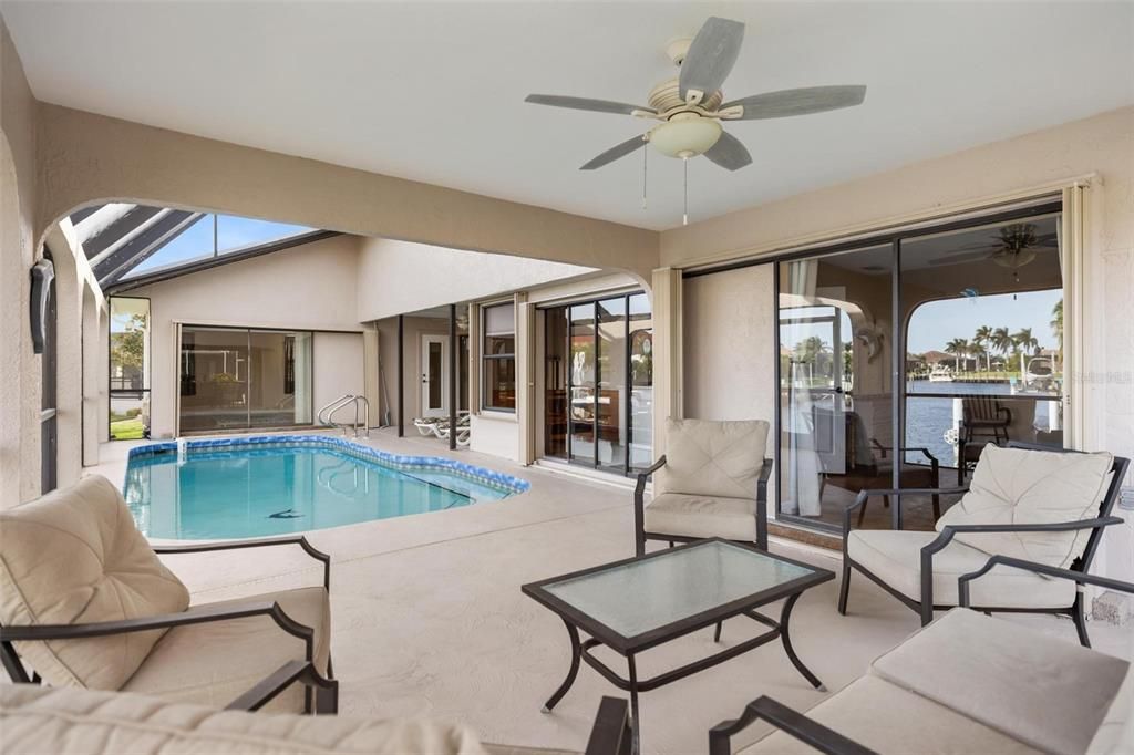 Под контрактом: $700,000 (3 спален, 3 ванн, 2059 Квадратных фут)