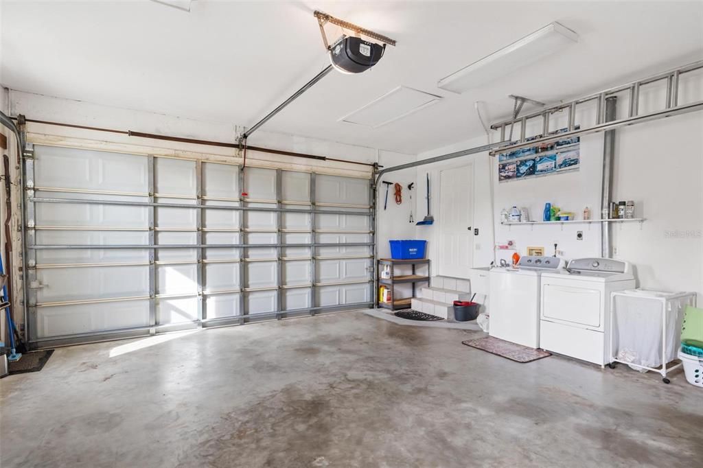 Под контрактом: $700,000 (3 спален, 3 ванн, 2059 Квадратных фут)