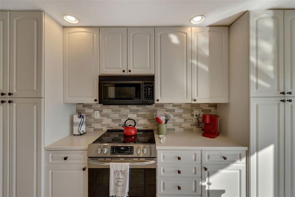 Под контрактом: $700,000 (3 спален, 3 ванн, 2059 Квадратных фут)