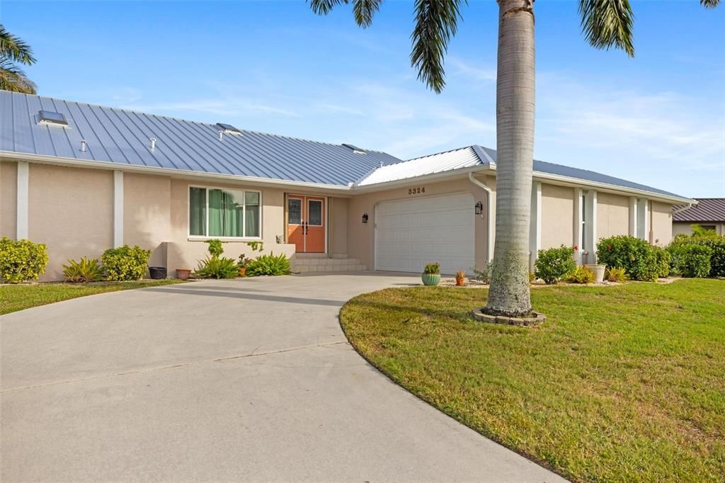 Под контрактом: $700,000 (3 спален, 3 ванн, 2059 Квадратных фут)