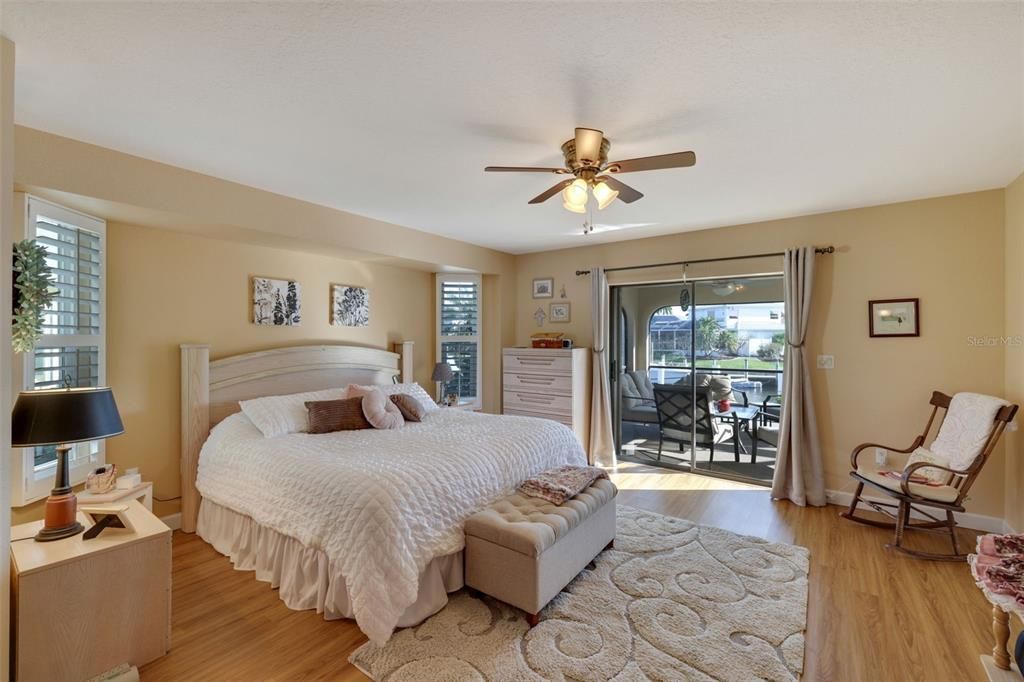 Под контрактом: $700,000 (3 спален, 3 ванн, 2059 Квадратных фут)