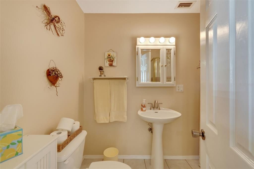 Под контрактом: $700,000 (3 спален, 3 ванн, 2059 Квадратных фут)