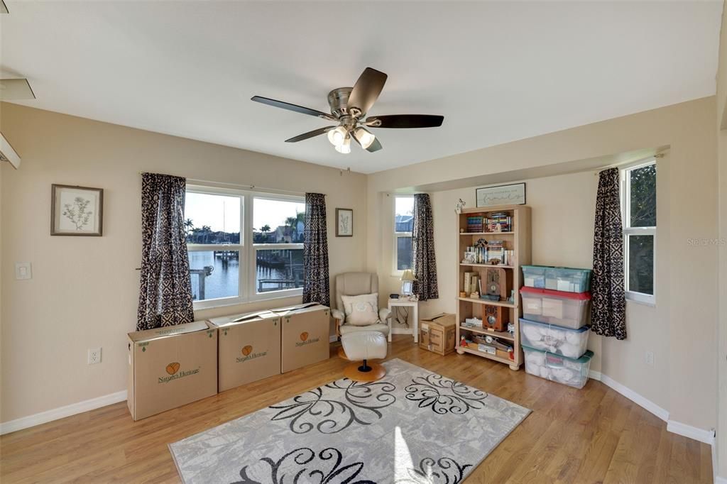 Под контрактом: $700,000 (3 спален, 3 ванн, 2059 Квадратных фут)