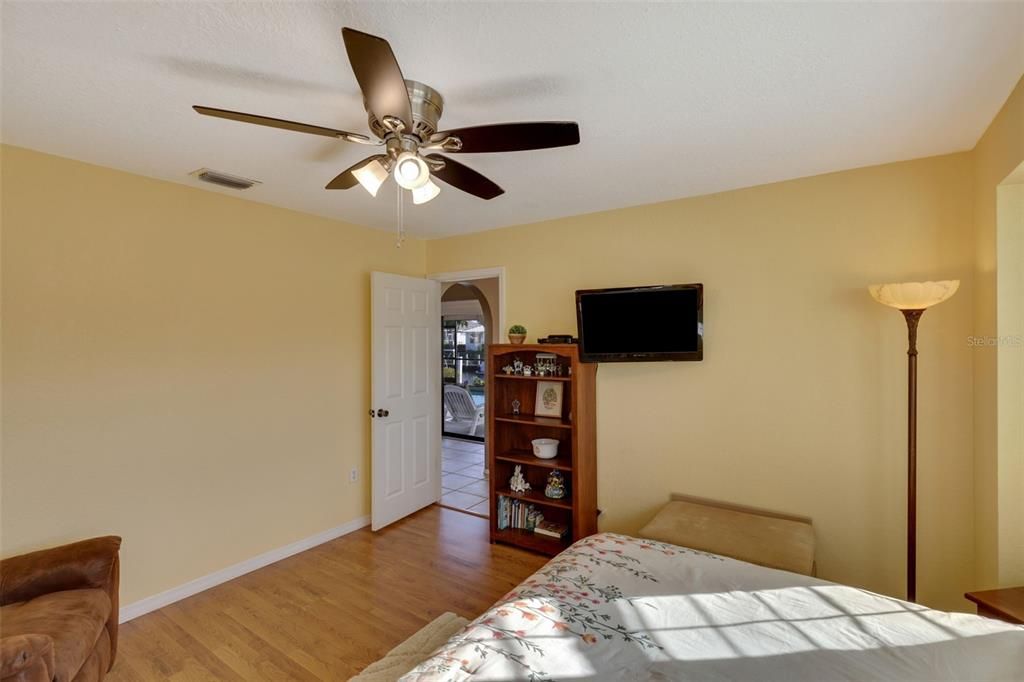 Под контрактом: $700,000 (3 спален, 3 ванн, 2059 Квадратных фут)