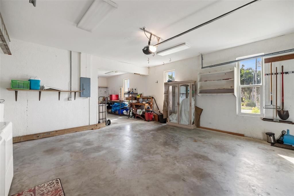 Под контрактом: $700,000 (3 спален, 3 ванн, 2059 Квадратных фут)