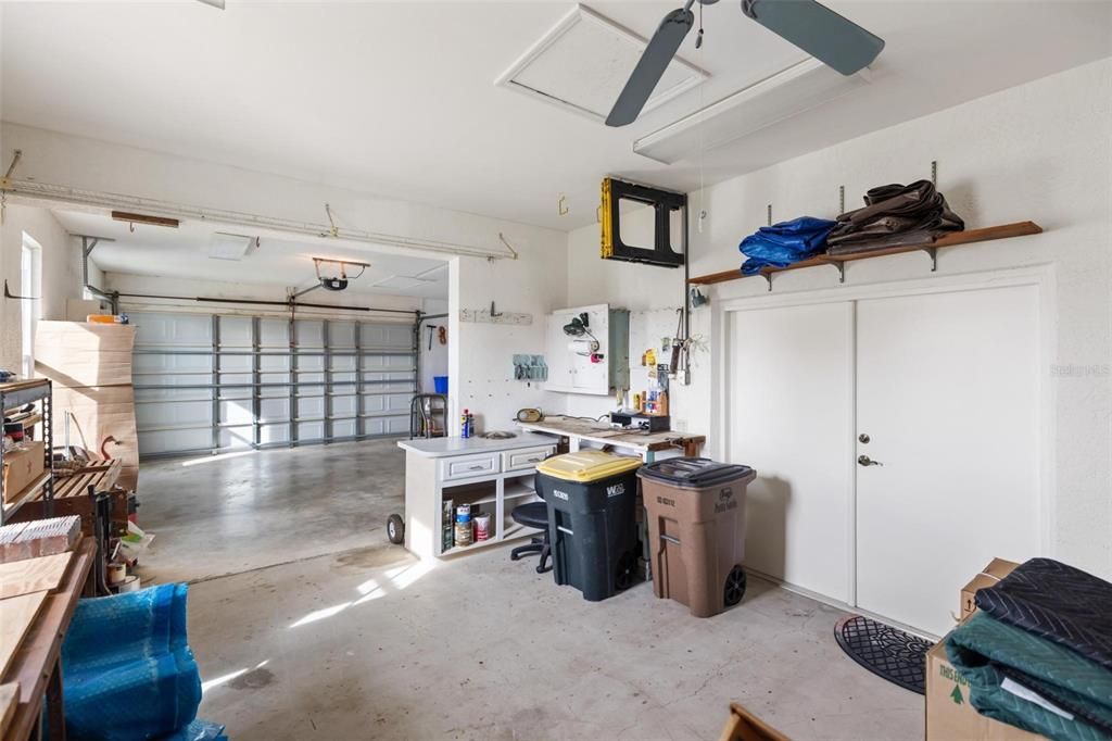 Под контрактом: $700,000 (3 спален, 3 ванн, 2059 Квадратных фут)