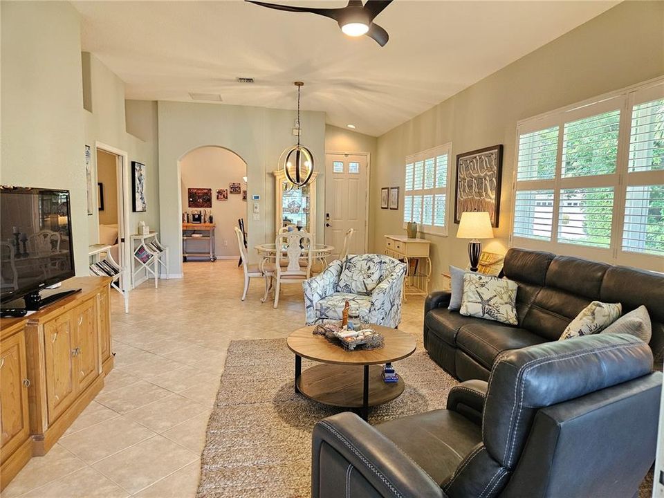 For Rent: $4,500 (2 beds, 2 baths, 1385 Square Feet)