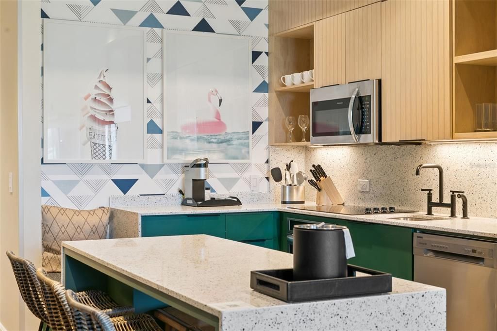 待售: $340,000 (1 贝兹, 1 浴室, 745 平方英尺)