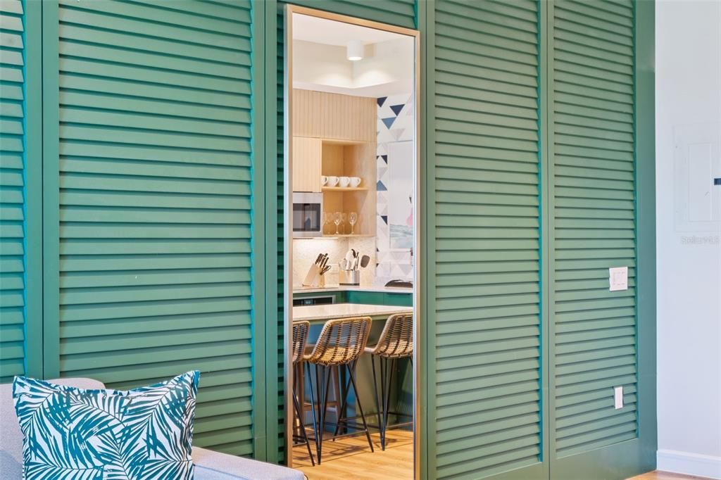 待售: $340,000 (1 贝兹, 1 浴室, 745 平方英尺)