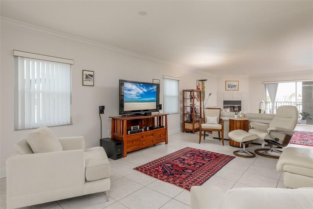 На продажу: $1,229,000 (3 спален, 2 ванн, 2448 Квадратных фут)