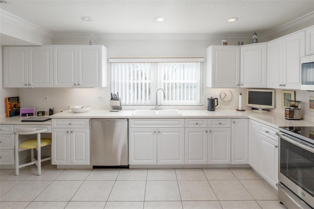 На продажу: $1,229,000 (3 спален, 2 ванн, 2448 Квадратных фут)