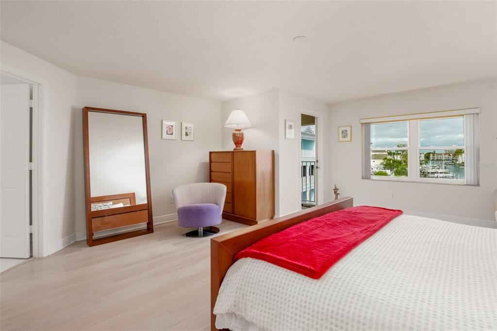 На продажу: $1,229,000 (3 спален, 2 ванн, 2448 Квадратных фут)