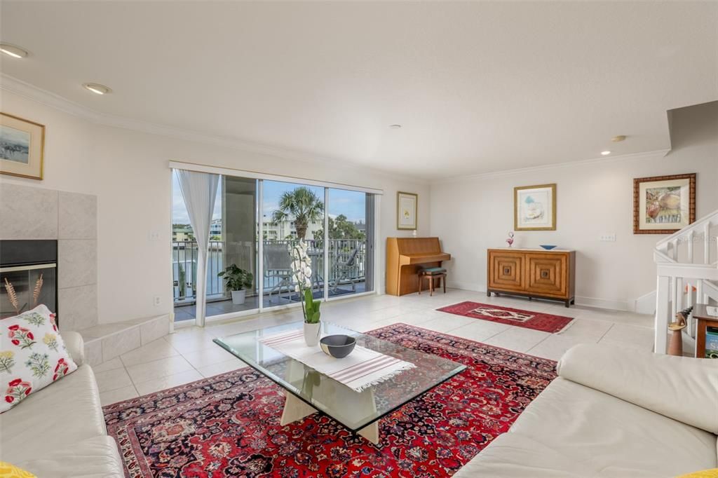 На продажу: $1,229,000 (3 спален, 2 ванн, 2448 Квадратных фут)