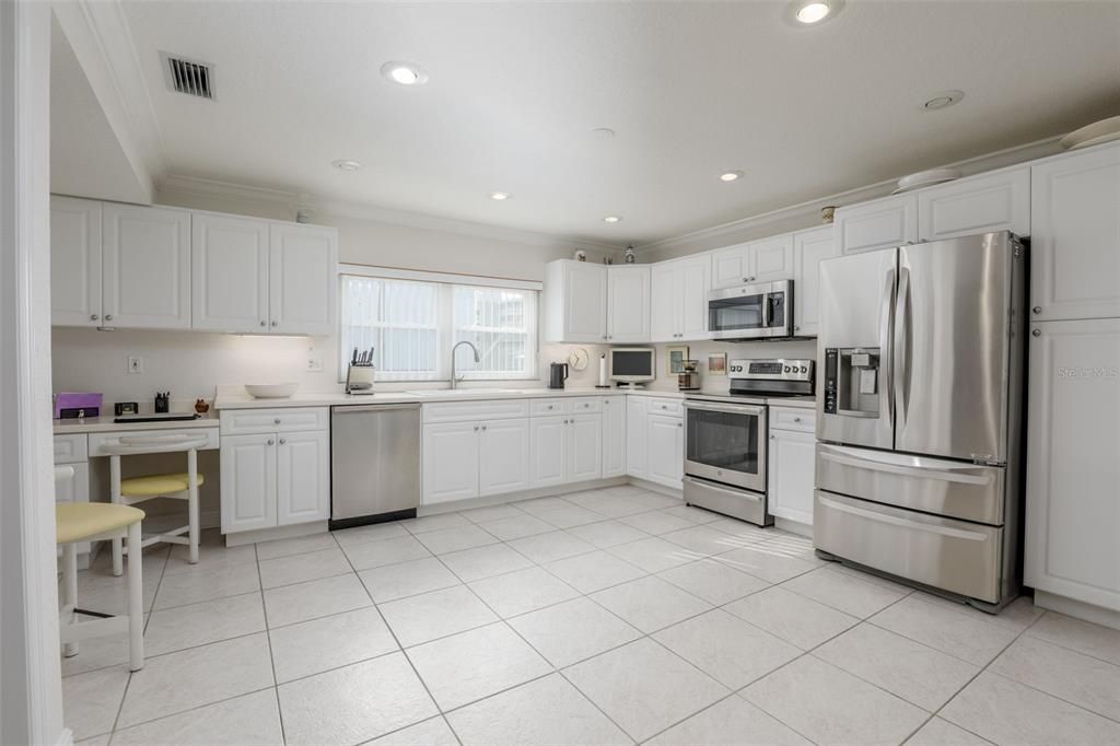 На продажу: $1,229,000 (3 спален, 2 ванн, 2448 Квадратных фут)