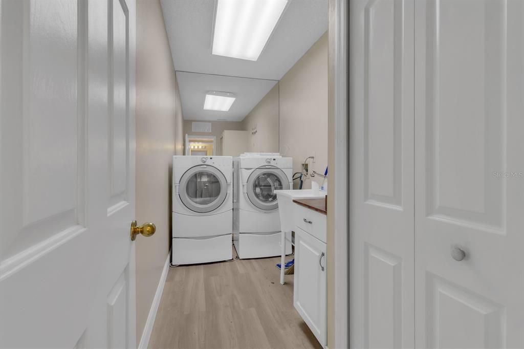 Active With Contract: $435,000 (4 beds, 2 baths, 2797 Square Feet)