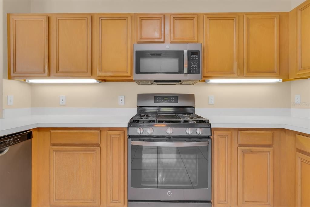 Active With Contract: $435,000 (4 beds, 2 baths, 2797 Square Feet)