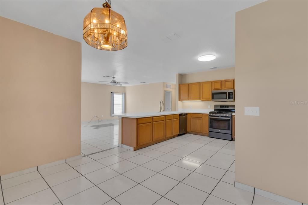 Active With Contract: $435,000 (4 beds, 2 baths, 2797 Square Feet)