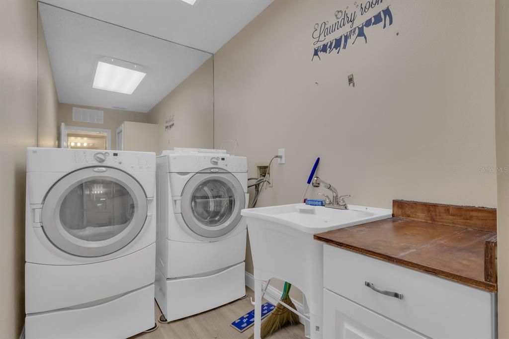 Active With Contract: $435,000 (4 beds, 2 baths, 2797 Square Feet)